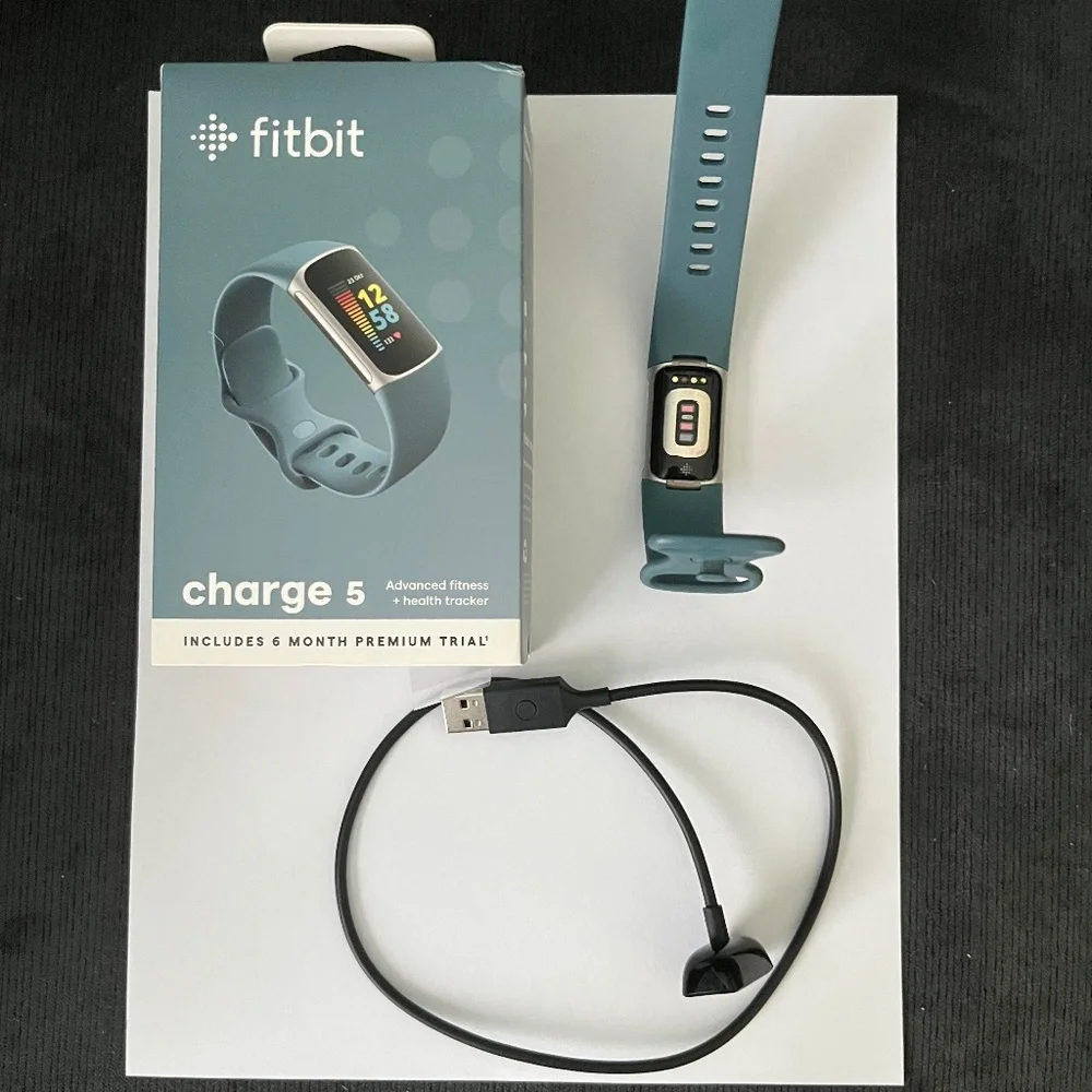Fitbit Charge 5 Fitness & Health tracker, smart watch - Picture 4 of 9